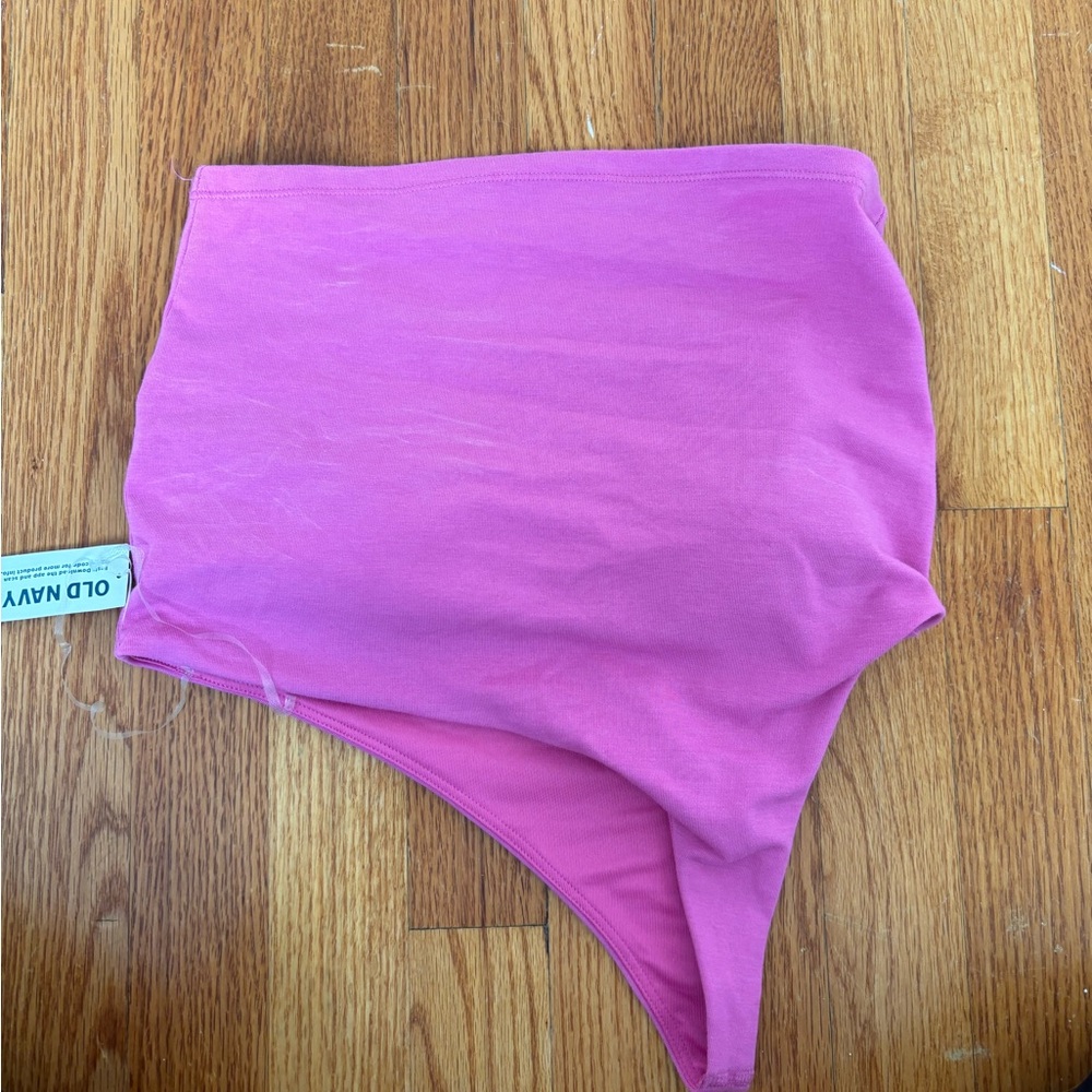 One shoulder pink crop top